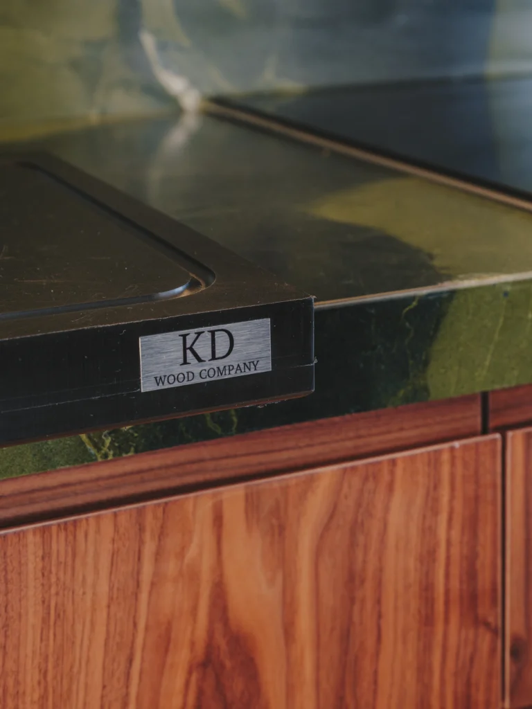 Encimera de cocina con logo KD wood